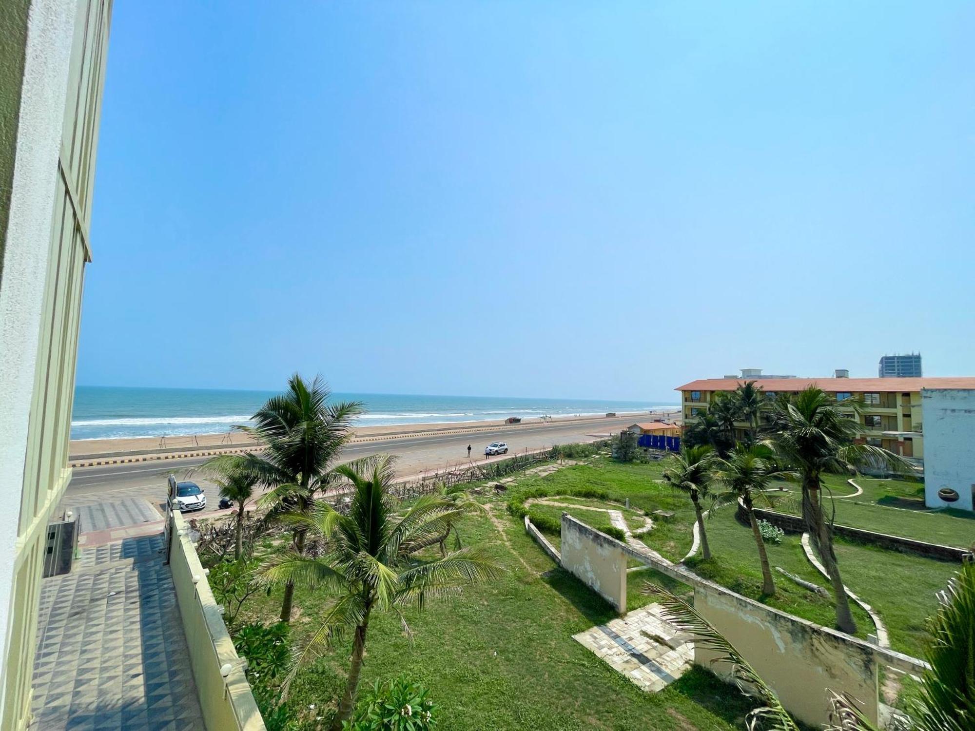 Hotel Tbs ! Puri All-Rooms-Sea View Fully-Air-Conditioned-Hotel With-Lift-And-Parking-Facility Breakfast-Included 外观 照片