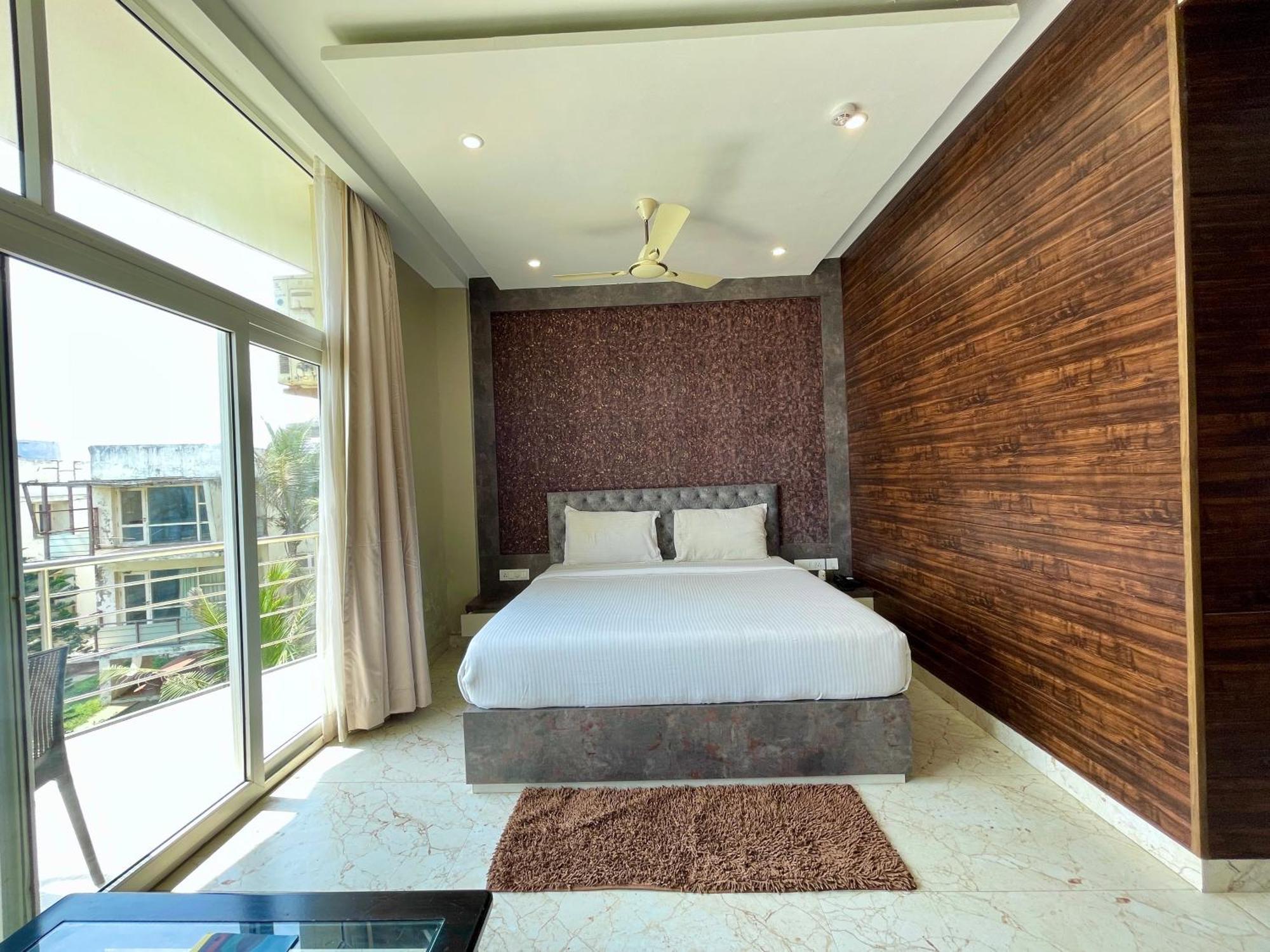 Hotel Tbs ! Puri All-Rooms-Sea View Fully-Air-Conditioned-Hotel With-Lift-And-Parking-Facility Breakfast-Included 外观 照片