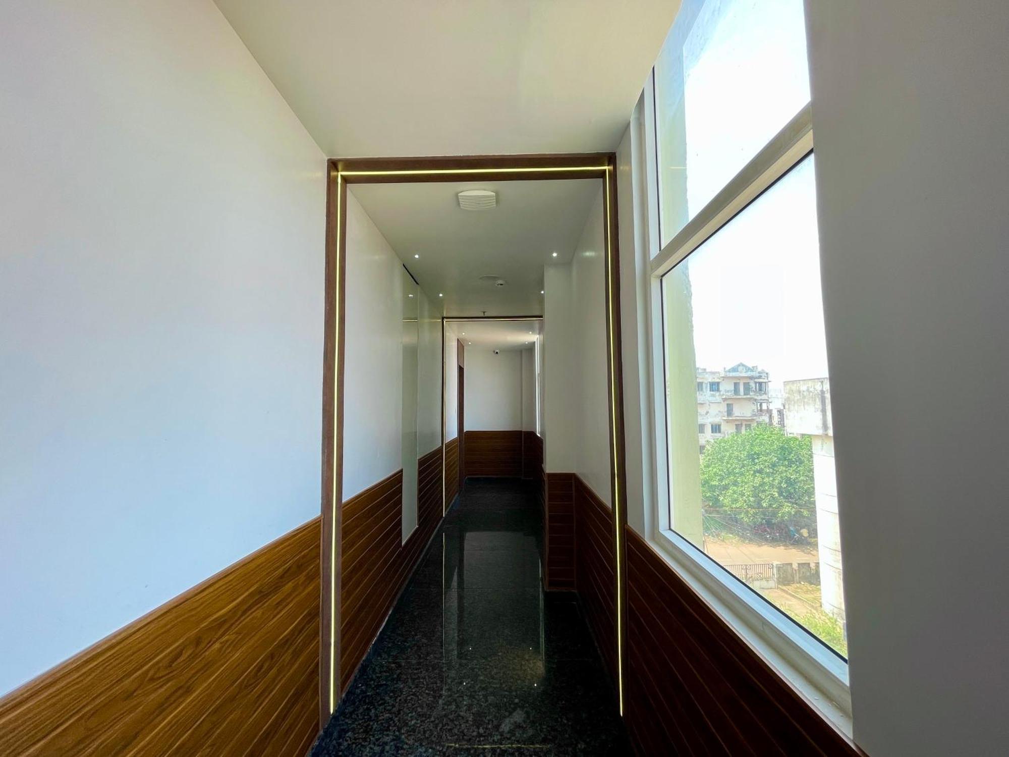 Hotel Tbs ! Puri All-Rooms-Sea View Fully-Air-Conditioned-Hotel With-Lift-And-Parking-Facility Breakfast-Included 外观 照片