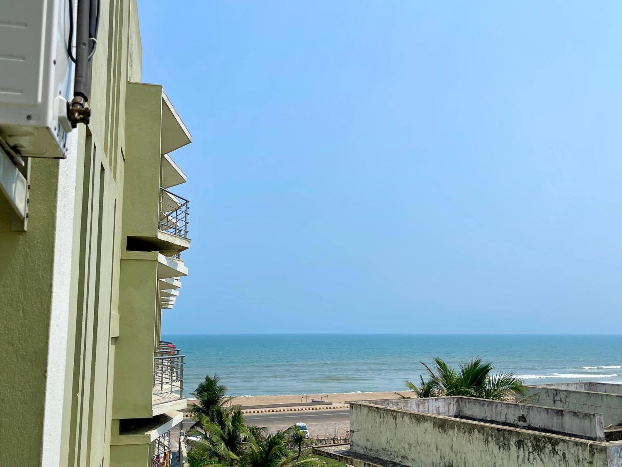 Hotel Tbs ! Puri All-Rooms-Sea View Fully-Air-Conditioned-Hotel With-Lift-And-Parking-Facility Breakfast-Included 外观 照片