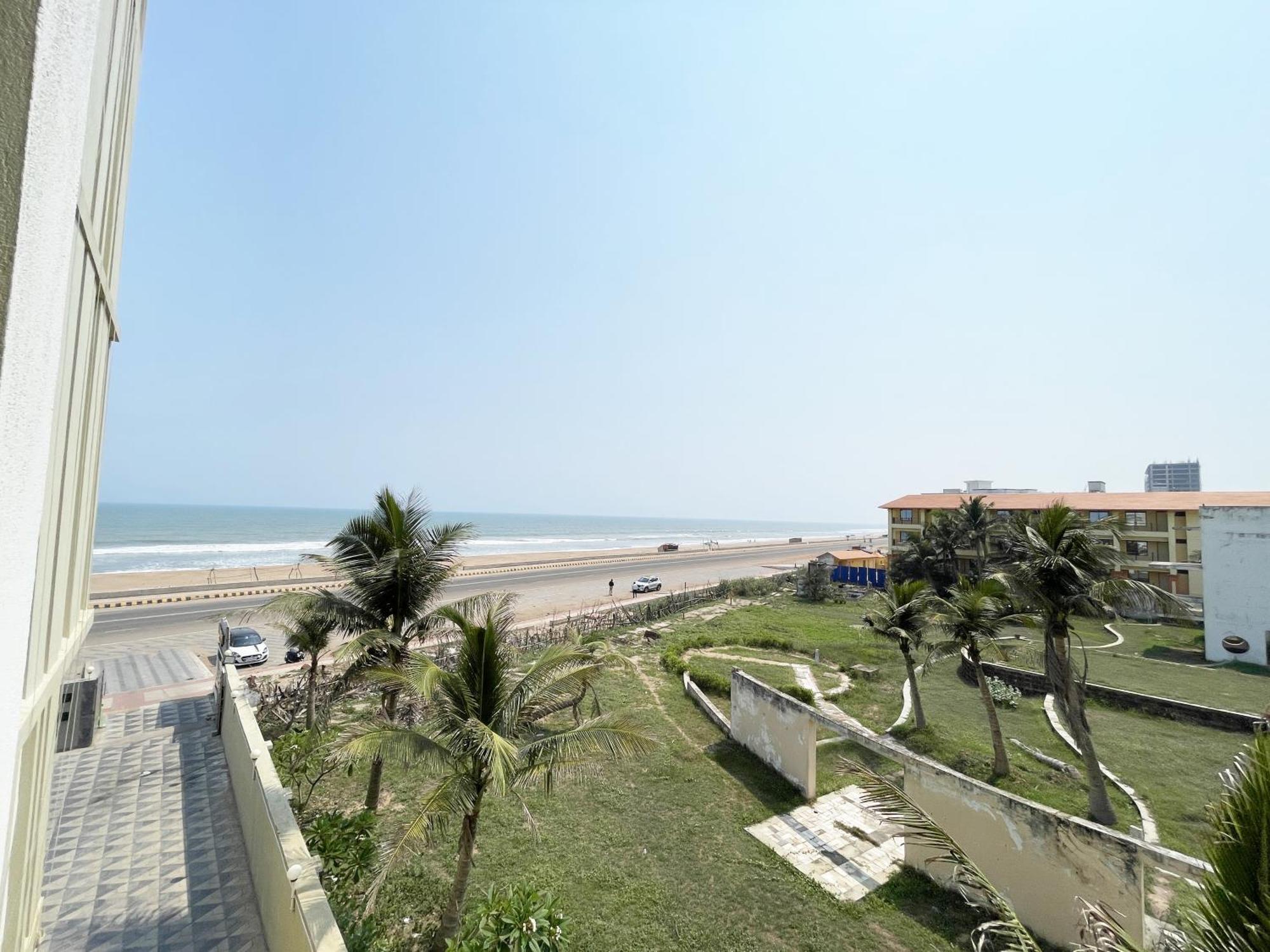 Hotel Tbs ! Puri All-Rooms-Sea View Fully-Air-Conditioned-Hotel With-Lift-And-Parking-Facility Breakfast-Included 外观 照片